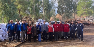 mugla-buyuksehir-belediyesi-soguk-kis-gunlerinde-bin-942-aileye-ulasarak-19-bin-400-cuval-yakacak-yardiminda-bulundu.jpg