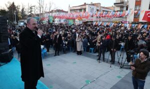 mustafa-varank-ve-baskan-altay-aksehirlilerle-iftarda-bulustu-4HJ6cPYk.jpg