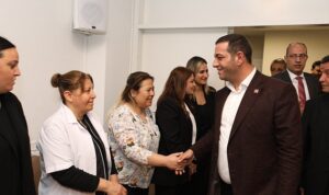 narlidere-belediye-baskani-erman-uzun-belediye-personelinin-ramazan-bayramini-kutladi-wyLDqIWt.jpg