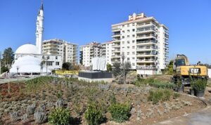 narlidere-metrosu-cicek-aciyor-bJ4uxXuS.jpg