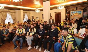 nevsehir-belediye-baskani-rasim-ari-fenerbahce-bekoun-thy-euroleague-final-four-macini-genclerle-birlikte-m6K9Bk1g.jpg