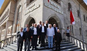 nevsehir-belediye-baskani-rasim-ari-nevsehir-esnaf-ve-sanatkarlar-odalari-birligi-baskani-mehmet-pinarbasi-kxvpb1kK.jpg