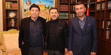 nevsehir-belediye-baskani-rasim-ariya-sevgi-seli.jpg
