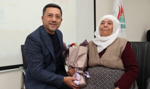nevsehir-belediye-si-tarafindan-anneler-gunu-dolayisiyla-duzenlenen-programda-elmas-ari-nevsehir-belediye-baskani-A33GI3mT.jpg