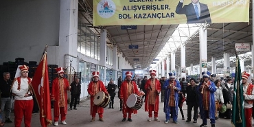 nevsehirliler-mehter-marslariyla-pazar-alisverisi-yaptilar.jpg