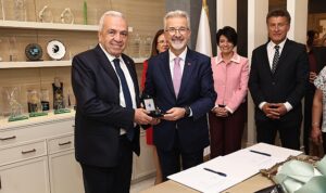 nilufer-belediye-baskani-sadi-ozdemir-gorevi-bir-onceki-donem-baskani-turgay-erdemden-devraldi-uzVaJ6vZ.jpg