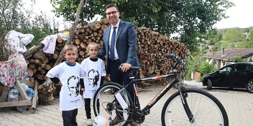 nilufer-belediyesinden-minik-hamzaya-bisiklet-surprizi.jpg