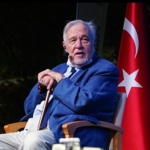 onur-konugu-ahmet-umit-yasam-boyu-onur-odulu-ilber-ortayliya.jpg