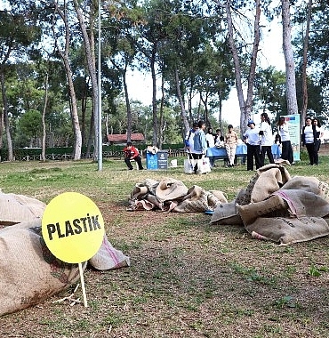 orman-ekosisteminde-atiklarin-tehlikesi-uygulamali-gosterildi.jpg
