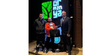 ormanyada-dusurulen-para-dolu-canta-sahibini-buldu.jpg