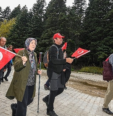 Osmangazi Belediyesi’nden Uludağ’da Cumhuriyet Yürüyüşü