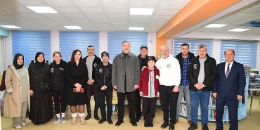 osmangazi-belediyesinden-cocuklarin-iclerini-isitan-dayanisma.jpg