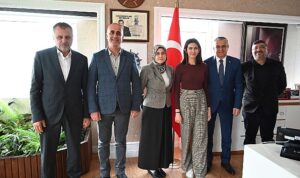 ozturkten-baskan-topalogluna-ziyaret-UvI48OwS.jpg