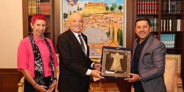 paraguayin-ankara-buyukelcisi-ceferino-adrian-valdez-peralta-nevsehir-belediye-baskani-rasim-ariyi-ziyaret-etti.jpg
