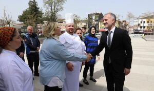 personel-baskan-tabani-ciceklerle-karsiladi-ty3n9vDF.jpg