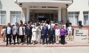 rektor-budaktan-gaziemir-odemis-tire-ve-bayindirdaki-birimlere-ziyaret-DeMzWOuy.jpg