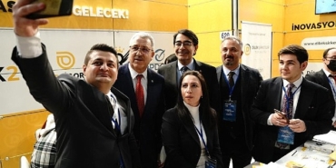 rektor-prof-dr-budak-ege-kariyer-fuari-ogrencilere-kariyer-planlarinda-yeni-ufuklar-acacak.jpg