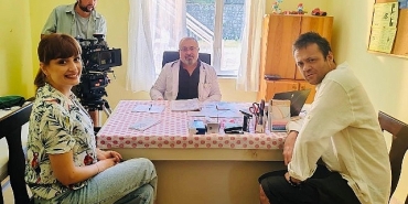 sadi-celil-cengiz-pelin-orhuner-serhat-ozcan-ve-wilma-elles-gibi-isimlerin-basrolunde-yer-aldigi-ask-sarkisi-3-filmi-marmariste-cekiliyor.jpg