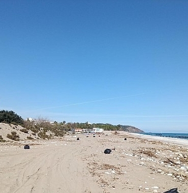 sahillerde-temizlik-calismasi.jpg