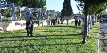salihli-belediyesi-temizlik-isleri-ile-park-ve-bahceler-mudurlugu-ekiplerimiz-gumuscayi-ve-kursunlu-piknik-alanlarini-titizlikle-temizleyerek-piril-piril-hale-getirdi.jpg