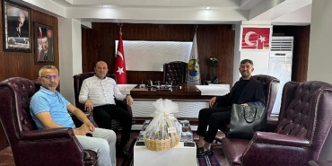 sapanca-belediye-baskani-nihat-arda-sahin-geyve-belediye-baskani-selcuk-yildizi-makaminda-ziyaret-etti.jpg