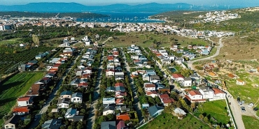 seferihisar-belediyesinden-kacak-yapi-uyarisi-sigacik-karagol-mevkiindeki-yikimlar-devam-ediyor.jpg