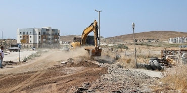 seferihisarda-2-kilometrelik-yol-yenileme-calismasi-basladi.jpg