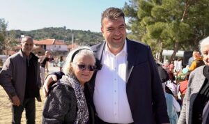 seferihisarda-emeklilerin-hesabina-2-bin-tl-yatti-3TJGNjK8.jpg