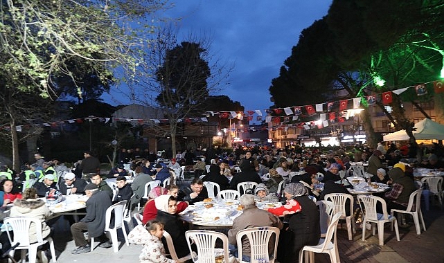 Seferihisar’ın kalbinde bin kişilik “İftar Sofrası” kuruldu