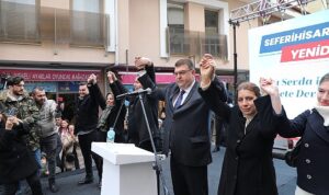 seferihisarlilar-goca-baskani-coskuyla-karsiladi-KgRJRkiv.jpg