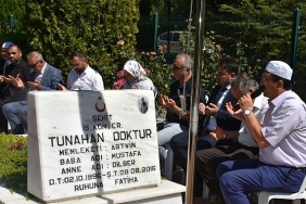 sehit-tunahan-doktur-sehadetinin-10-yil-donumunde-dualarla-anildi.jpg