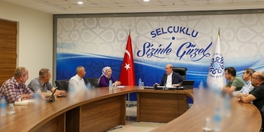 selcuklu-belediye-baskani-ahmet-pekyatirmaci-mahalle-muhtarlariyla-bir-araya-gelerek-selcuklunun-hizmet-kalitesinin-artirilmasi-adina-istisarelerde-bulunuyor.jpg