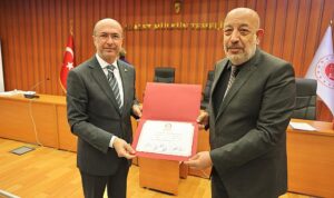 selcuklu-belediye-baskani-ahmet-pekyatirmaci-mazbatasini-aldi-liPv3El7.jpg