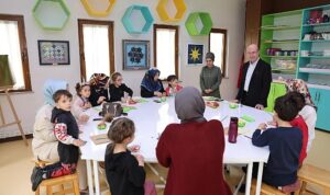 selcuklu-sanat-ve-tasarim-atolyesinde-anne-ve-cocuklari-bir-araya-getiren-selcuklu-belediyesi-cocuklar-xmTxW1X2.jpg