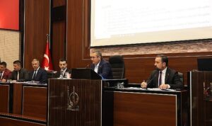 son-yillarda-sayisi-hizla-artan-is-yerlerinde-yabanci-tabela-kullanimina-keciorende-dur-denecek-T8sCaGF2.jpg