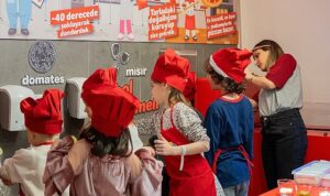 superfresh-cocuklarin-pizza-askini-kutladi-Mqi8zGJm.jpg