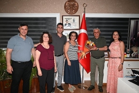 tekirova-halit-narin-ilkogretim-okulundan-baskan-topalogluna-ziyaret.jpg