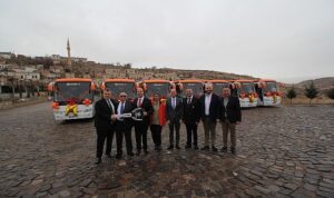 temsa-ve-mesnevi-31-yillik-is-birligini-15-otobusluk-yeni-teslimatla-taclandirdi-QDTQSj1p.jpg