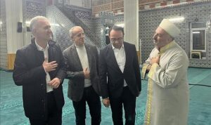 teravih-programlari-turgutalp-camisinden-basladi-VZvVQeyF.jpg