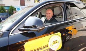 togg-daricada-taksi-oldu-baskan-biyik-vatandaslara-surpriz-yapti-baskan-taksi-ile-vatandasin-nabzini-LApWfbfr.jpg