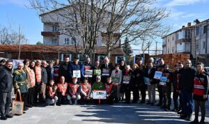 toprak-dede-ve-yaprak-dede-unutulmadi-onun-yolundan-yurumeye-devam-edecegiz-7ugfpciI.jpg