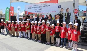 toyota-otomotiv-sanayi-turkiye-trafik-guvenligi-resim-yarismasiyla-genc-yetenekleri-odullendirdi-cfHRnazf.jpg
