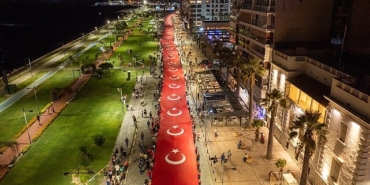 tum-izmir-cumhuriyet-coskusuna-davetli-350-metrelik-dev-turk-bayragiyla-yurunecek.jpg