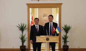 ukrayna-antalya-konsolosu-oleksandr-voronin-mugla-buyuksehir-belediye-baskani-ahmet-arasi-ziyaret-etti-EGdsSEVp.jpg