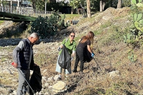 yabanci-uyruklu-kadinlardan-temizlik-faaliyeti.jpg