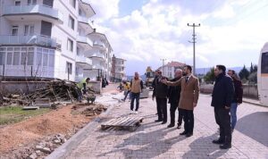 yenicekoyde-yol-kaplama-ve-tretuvar-calismalari-suruyor-bA3vGxKG.jpg