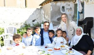 yildizdan-anlamli-bayram-bulusmalari-cigli-belediye-baskani-onur-emrah-yildiz-bir-cocugun-bir-annenin-yiJTf5nz.jpg