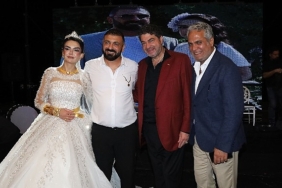 Yıllardır ortalarda yoktular! Popstar Selçuk ve Hakan Taşıyan yıllar sonra aynı düğünde ortaya çıktı